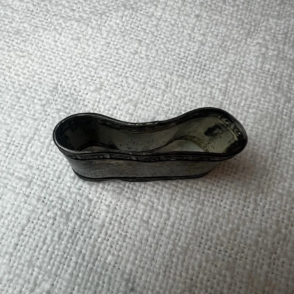 Vintage Silver‎ Patina Hammered Detail Edging Napkin Holder Antique Tablescape